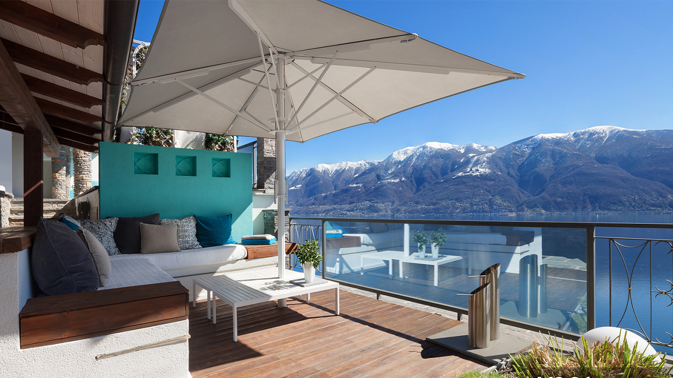 Outdoor sunshade umbrella