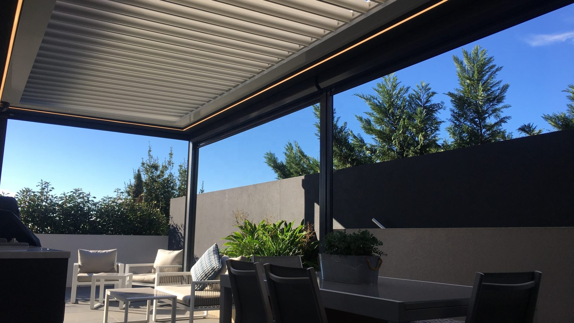 Electric aluminun louver pavilion